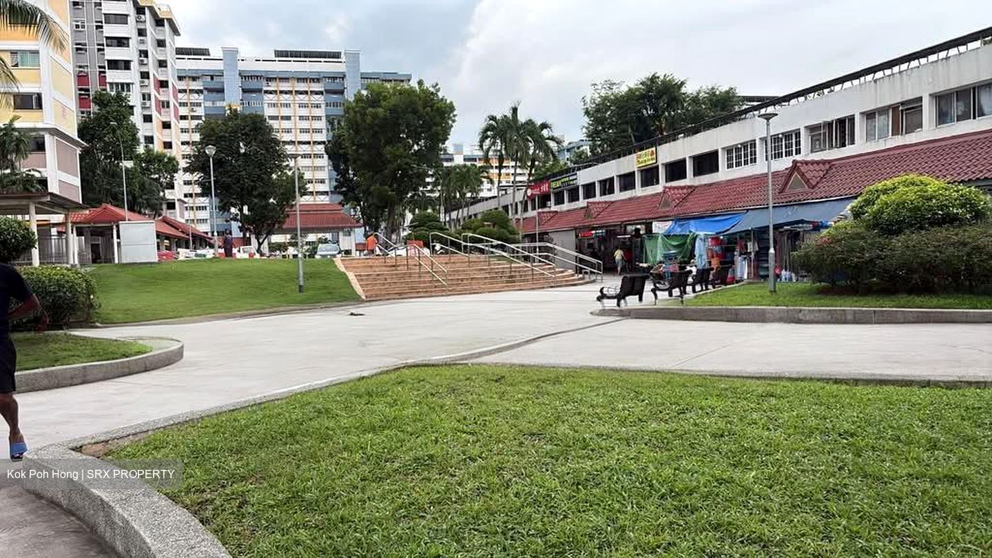 Ang Mo Kio Avenue 1 (D20), Shop House #559805241